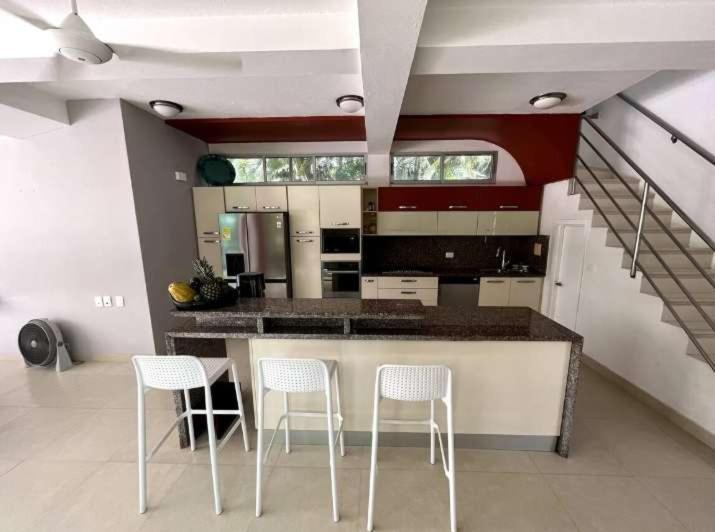 Nok Luxury 4br Pool In Manzanillo